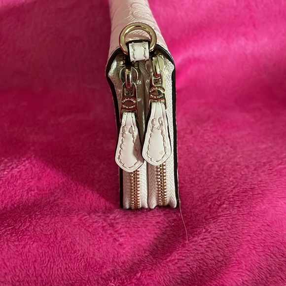 Coach Embossed White Wallet - Picture 6 of 7